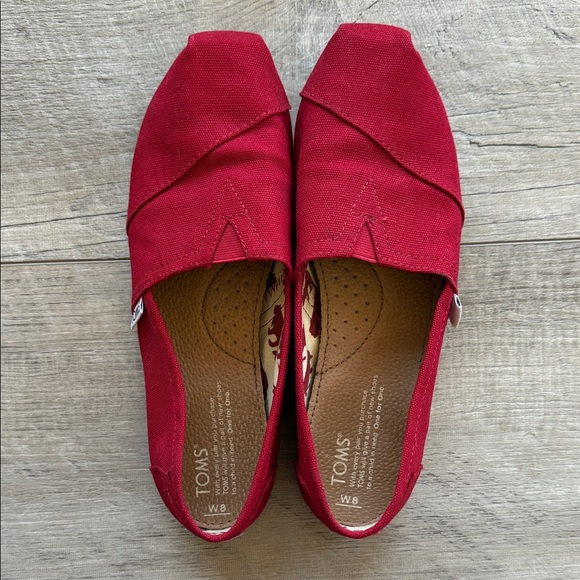 TOMS Women's Bold Red Canvas Loafers - Picture 1 of 5